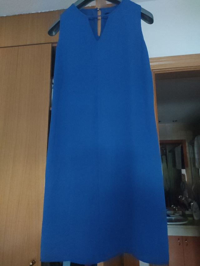 Vestido azulón por las rodillas ,sin mangas