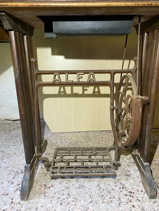 Máquina de coser Alfa