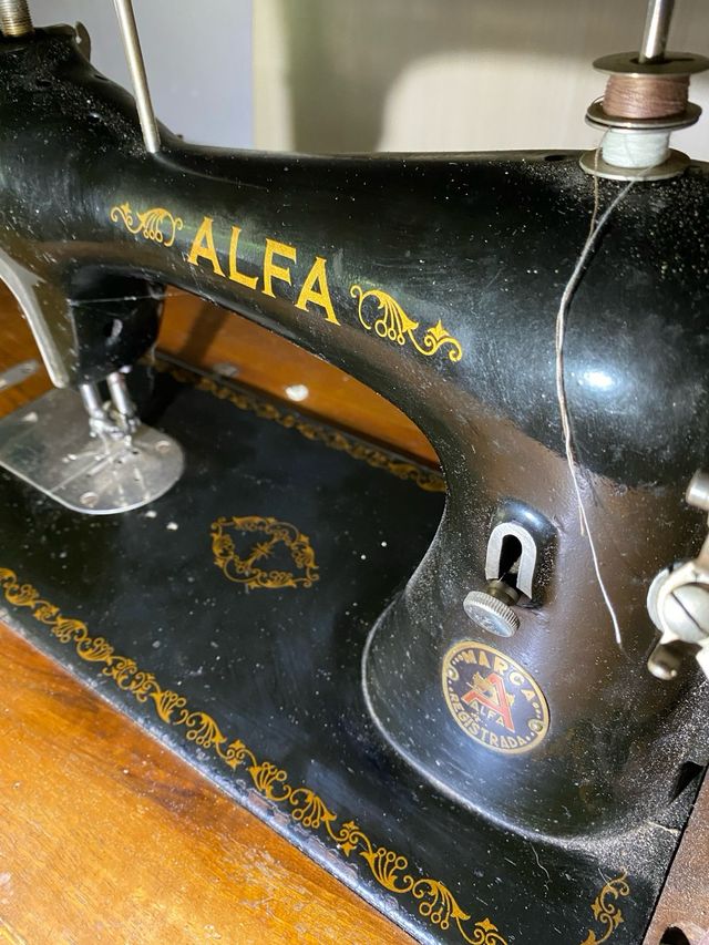 Máquina de coser Alfa