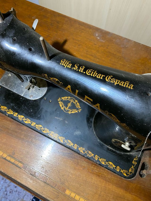 Máquina de coser Alfa
