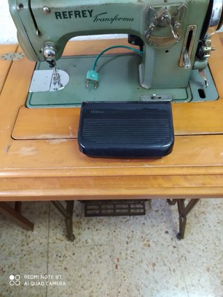 Maquina de coser Refrey