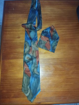 Corbata y pañuelo 