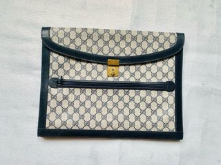 Gucci Gray GG Supreme Clutch Bag leather