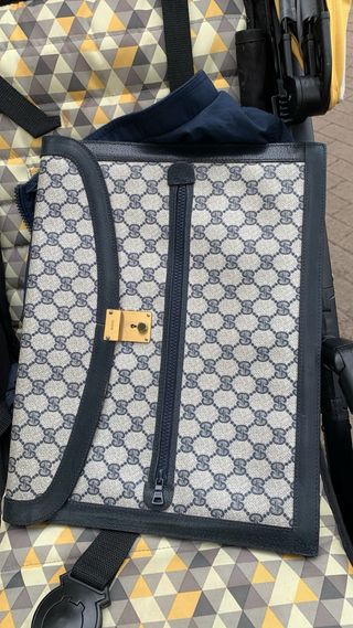 Gucci Gray GG Supreme Clutch Bag leather