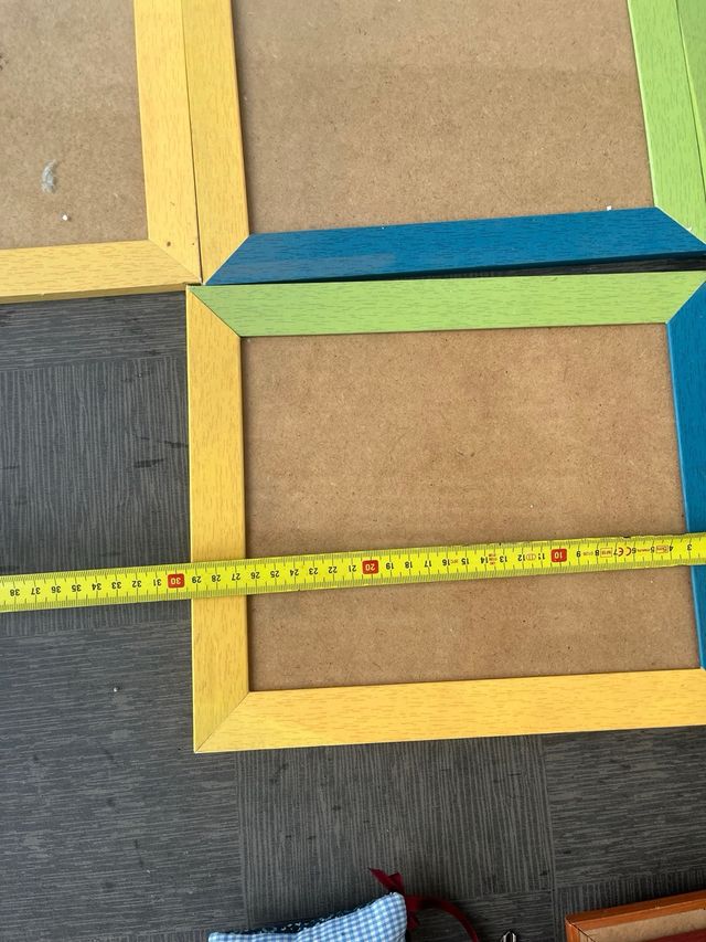 Set di cornici in legno di vari colori