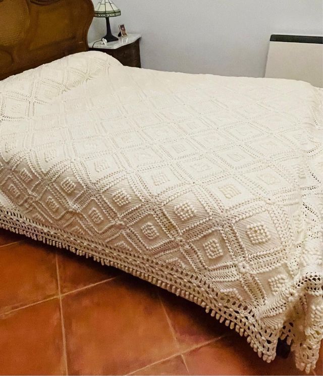 Colcha de ganchillo hecha a mano