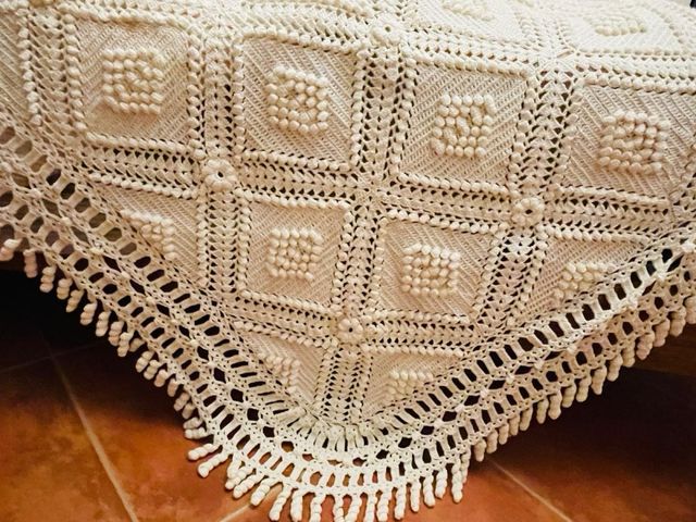 Colcha de ganchillo hecha a mano