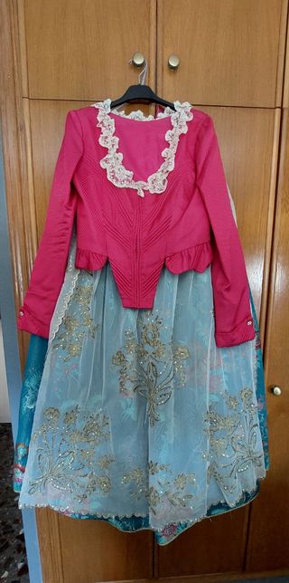 Traje de fallera completo.