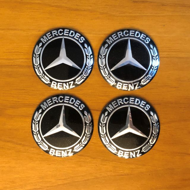4 lenti adesive coprimozzo Mercedes 56mm nero