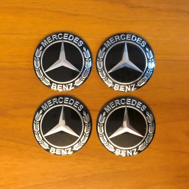 4 lenti adesive coprimozzo Mercedes 56mm nero