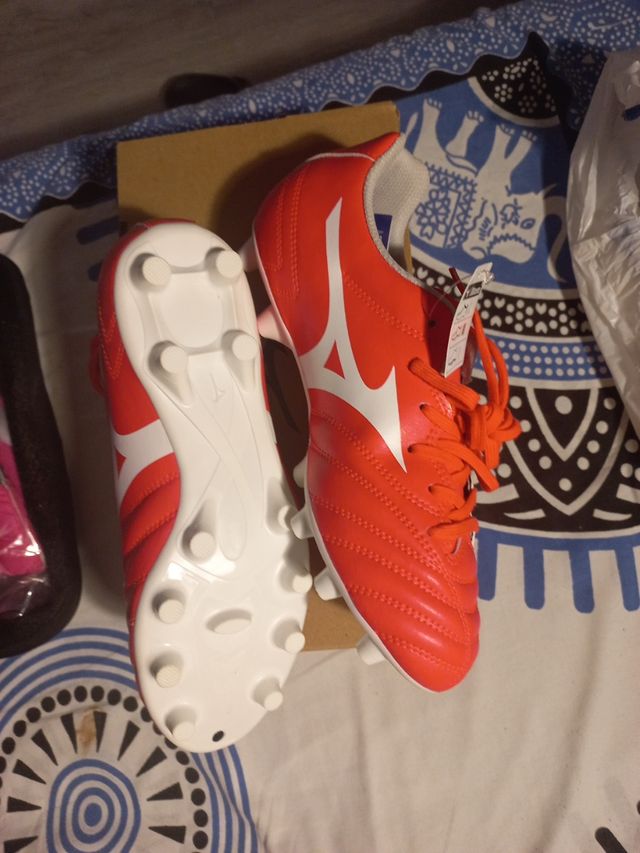 Botas de fútbol para niño.