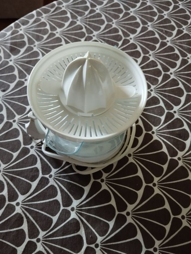 Exprimidor eléctrico ..