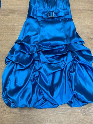 Vestido de fiesta, tipo raso. Talla S.