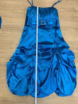 Vestido de fiesta, tipo raso. Talla S.