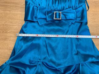 Vestido de fiesta, tipo raso. Talla S.