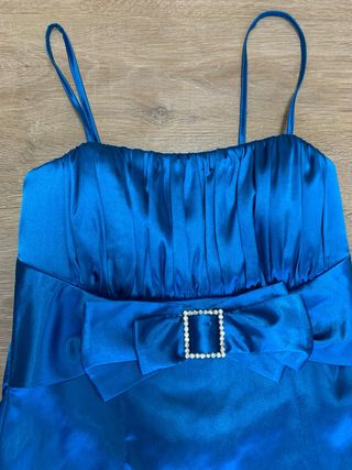 Vestido de fiesta, tipo raso. Talla S.