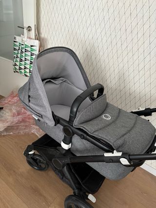 Bugaboo fox2 color gris + colchonetas.
