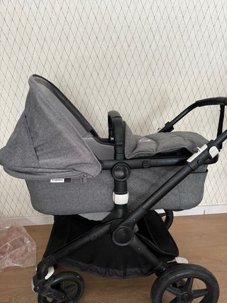 Bugaboo fox2 color gris + colchonetas.