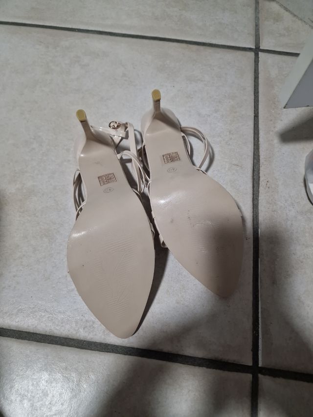 Salndalo intrecciato, tacchi a spillo