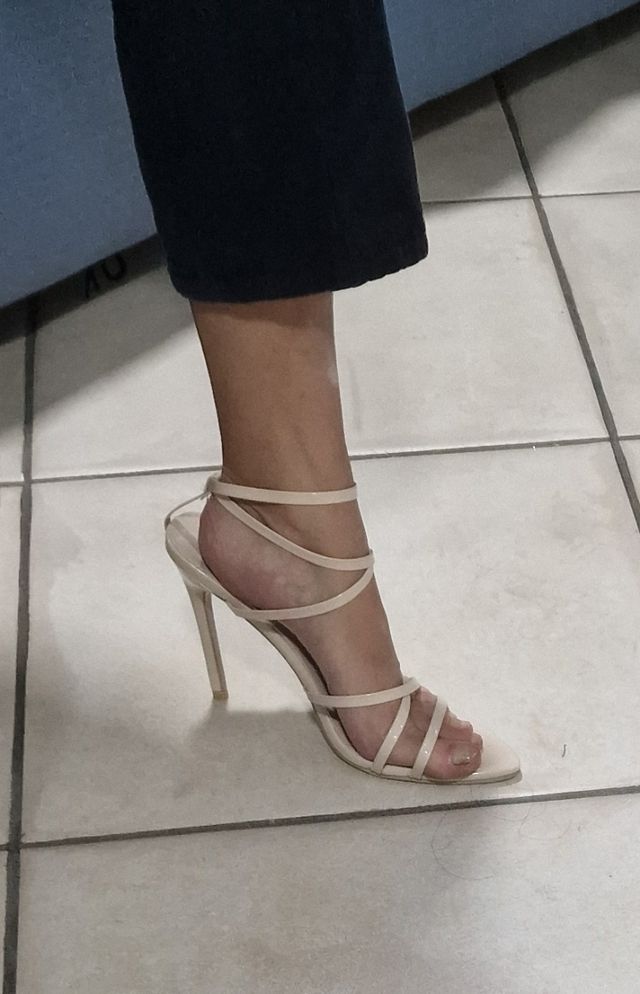 Salndalo intrecciato, tacchi a spillo