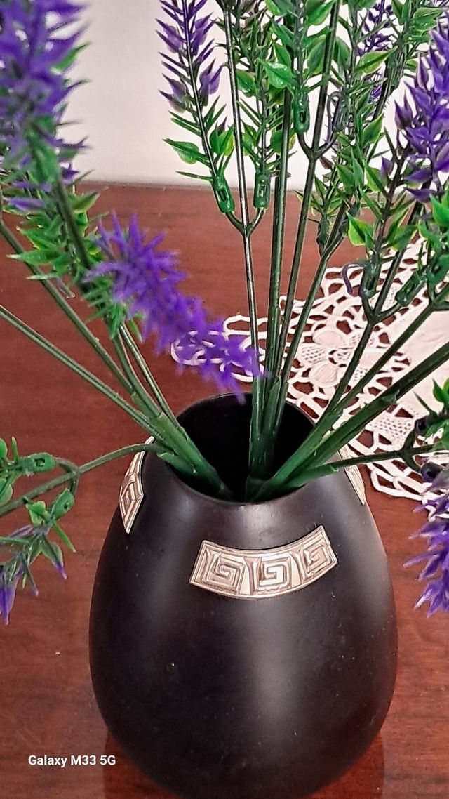 Vaso colore nero stile moderno