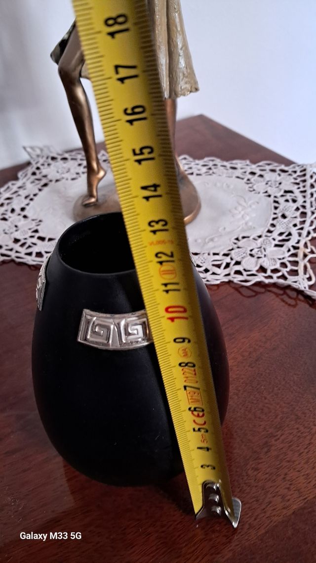 Vaso colore nero stile moderno