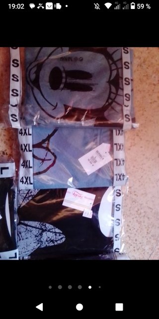 Vestidos mini maus y de Shakira