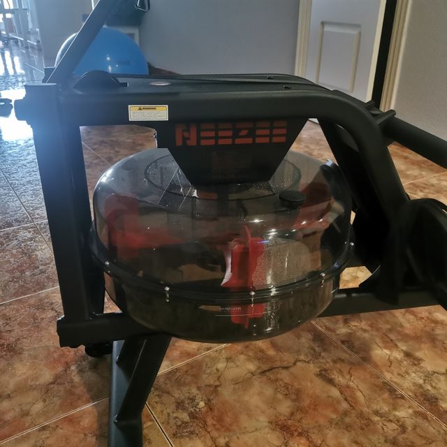 Máquina de remo  con agua. Modelo: Neezee Z1-1