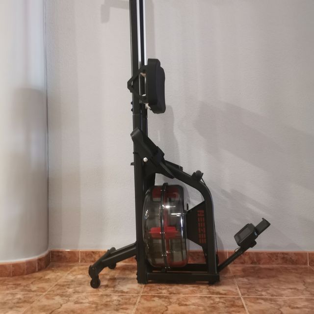 Máquina de remo  con agua. Modelo: Neezee Z1-1