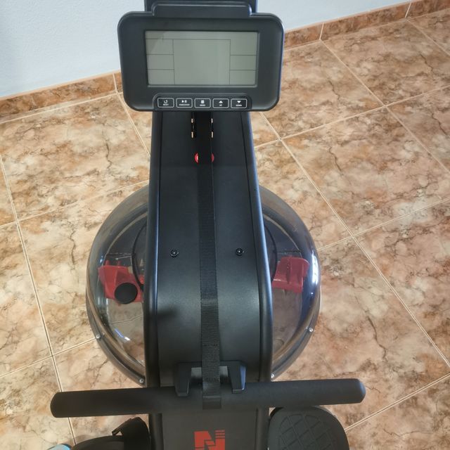 Máquina de remo  con agua. Modelo: Neezee Z1-1
