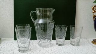 Caraffa vintage con bicchieri