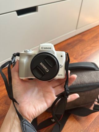 Canon EOS M50