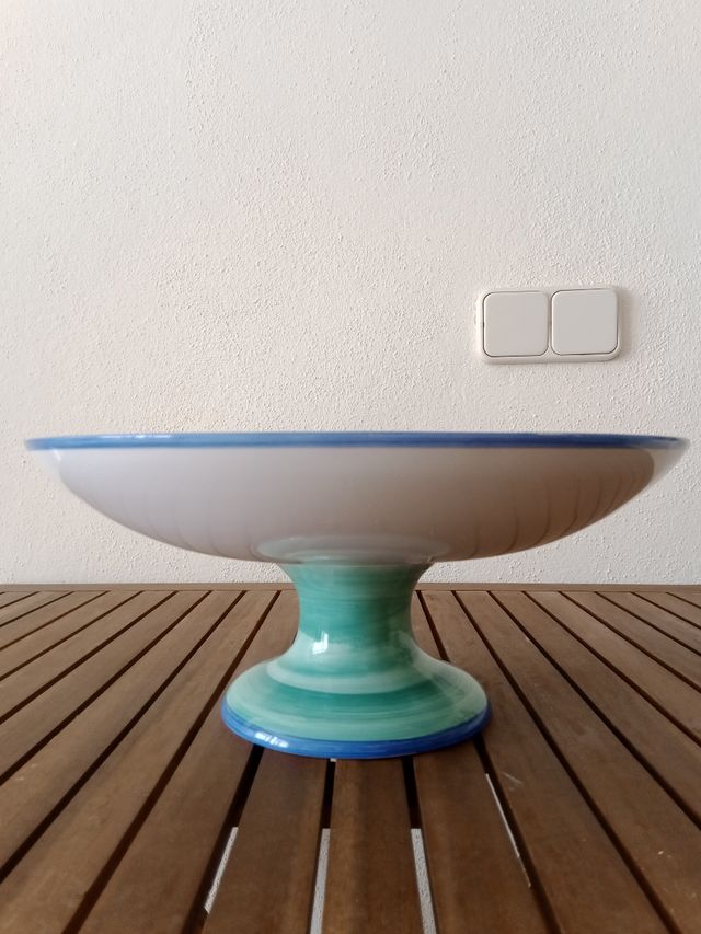 Keramik-Schale mit Fuß