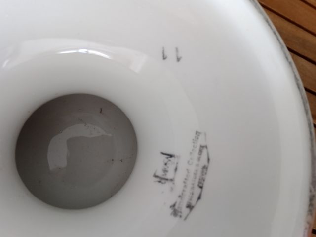 Keramik-Schale mit Fuß