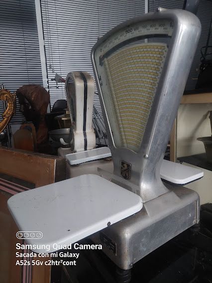 Bascula francesa vintage LUTRANA años 50/60