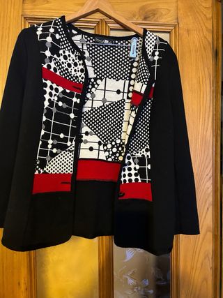 Traje de vestido y chaqueta de punto fino