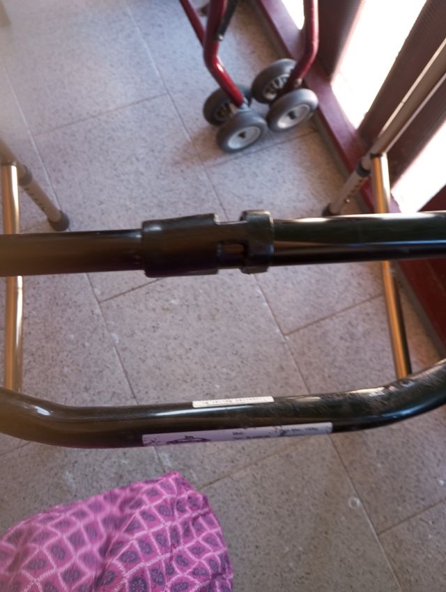 Andador aluminio plegable