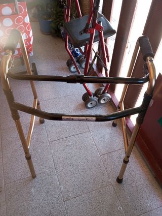 Andador aluminio plegable