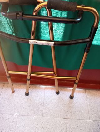 Andador aluminio plegable