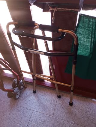 Andador aluminio plegable