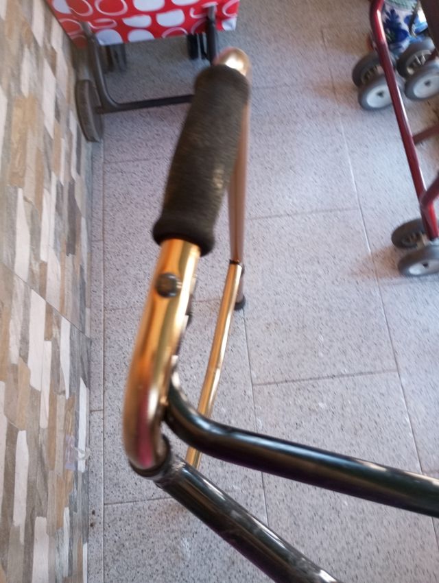 Andador aluminio plegable