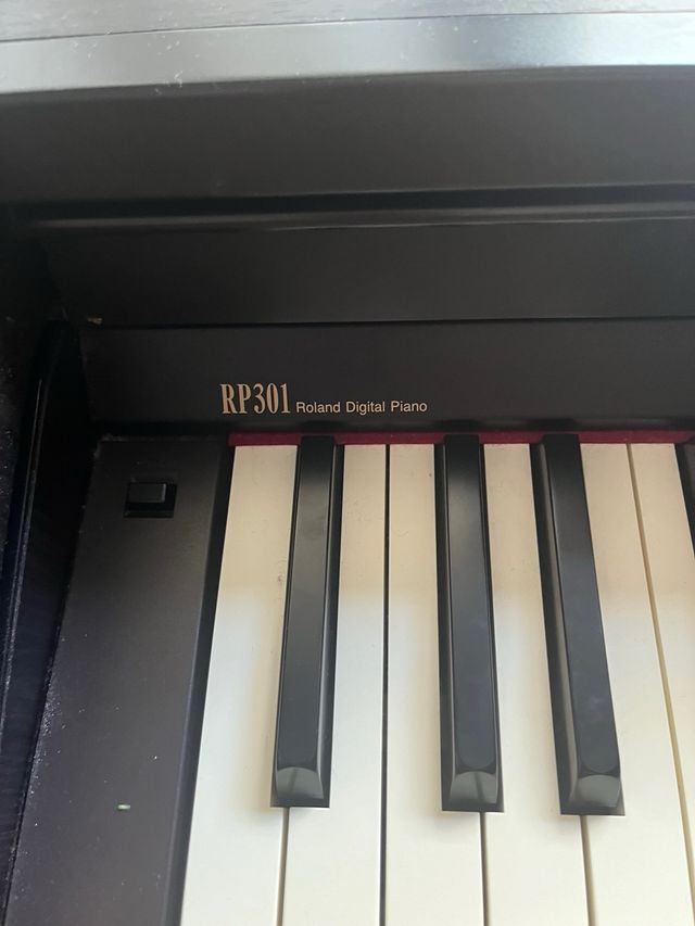 Piano Roland RP 301 supernatural