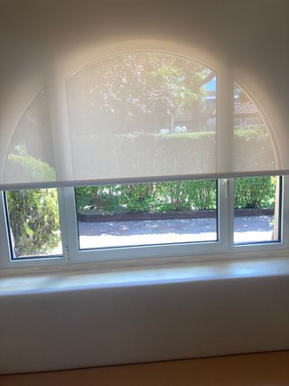 Estores grises vienen completos