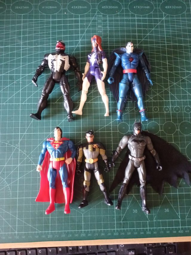 Personaggi classici dei supereroi Marvel e DC