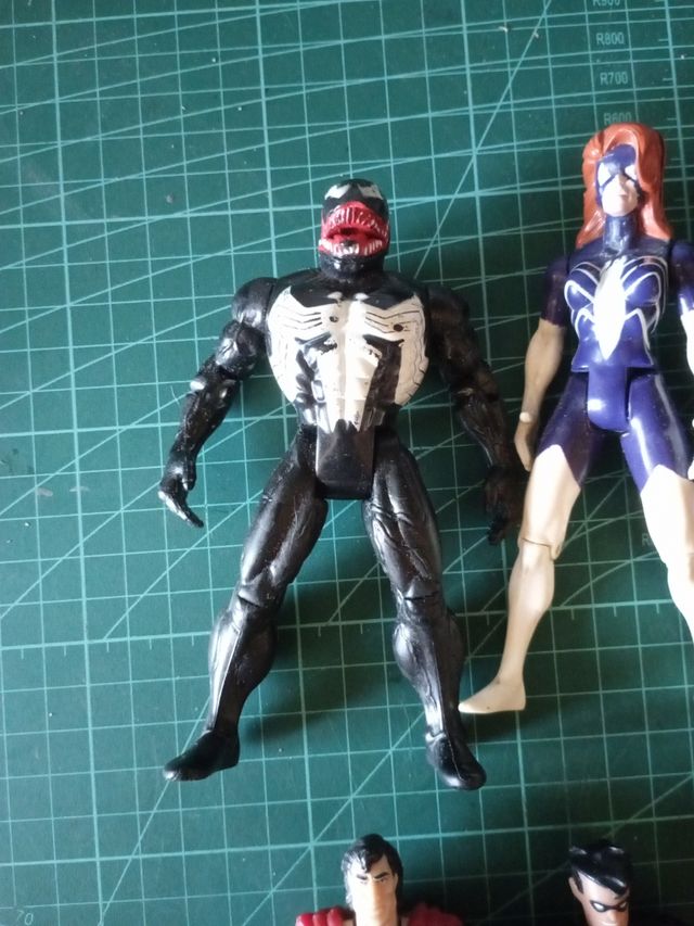 Personaggi classici dei supereroi Marvel e DC