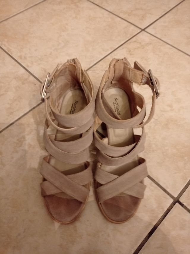 Sandalo nero giardini