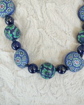 COLLAR GARGANTILLA tonos azules.