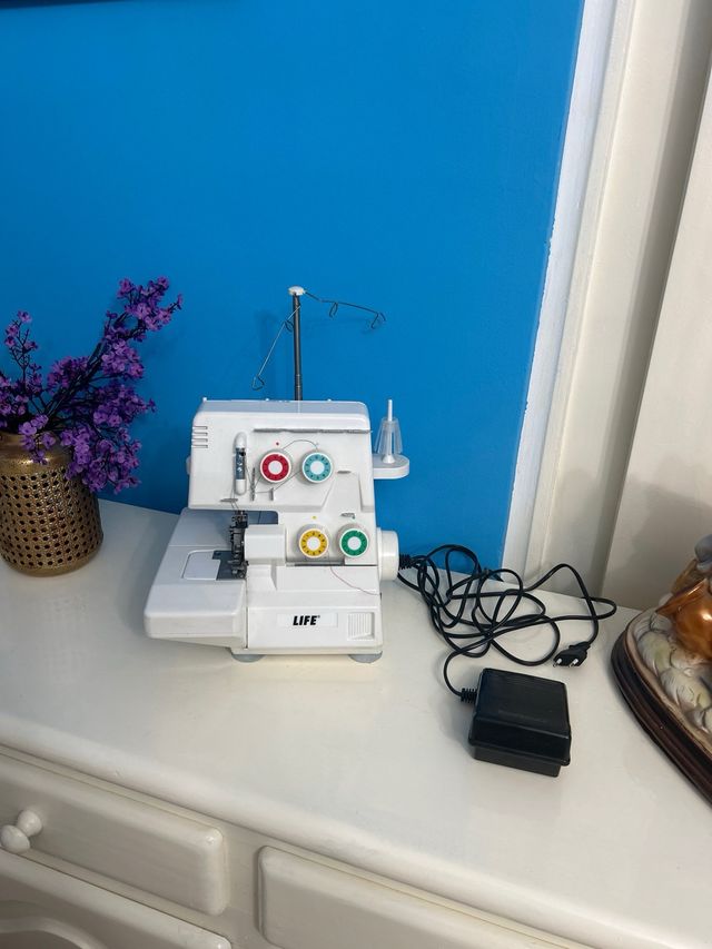 Maquina coser 4 hilos