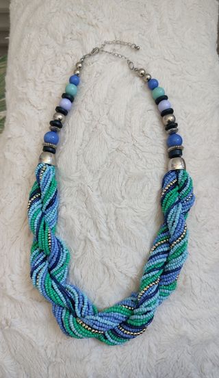 COLLAR GARGANTILLA tonos azules.