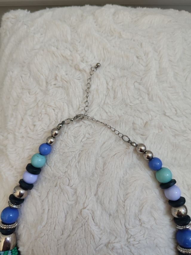 COLLAR GARGANTILLA tonos azules.